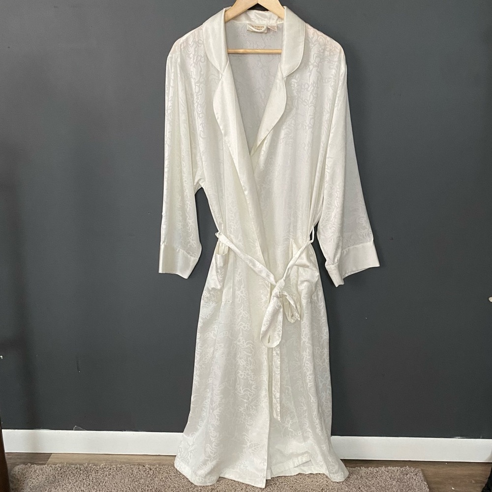 Victoria's Secret White Satin Robe Vintage Gold tag